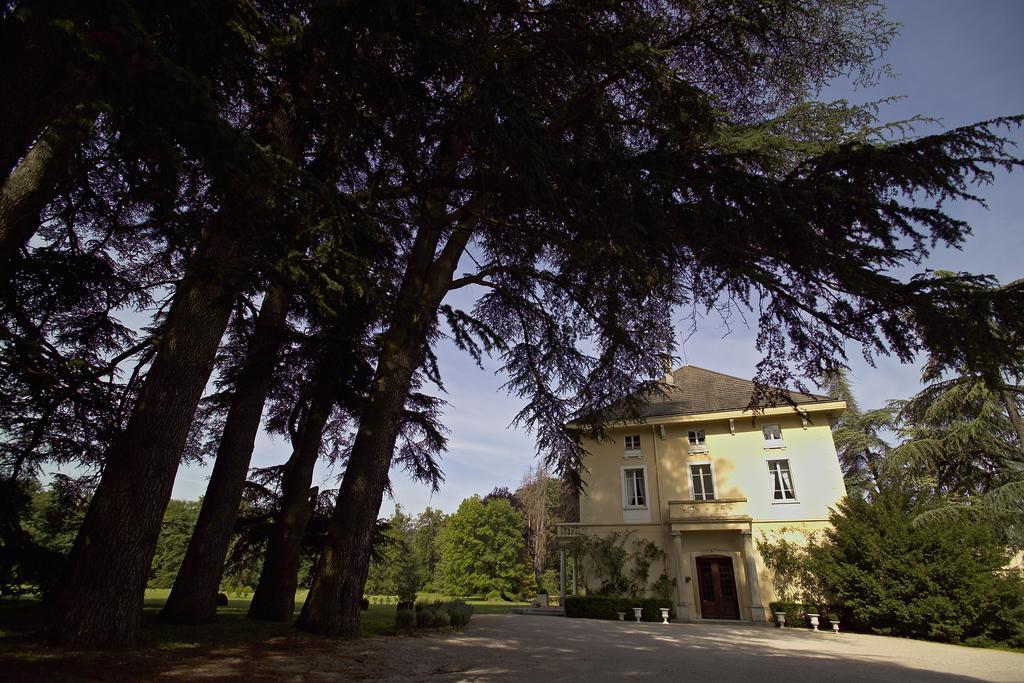 Hotel Domaine Des Sequoias - Les Collectionneurs Ruy-Montceau Esterno foto