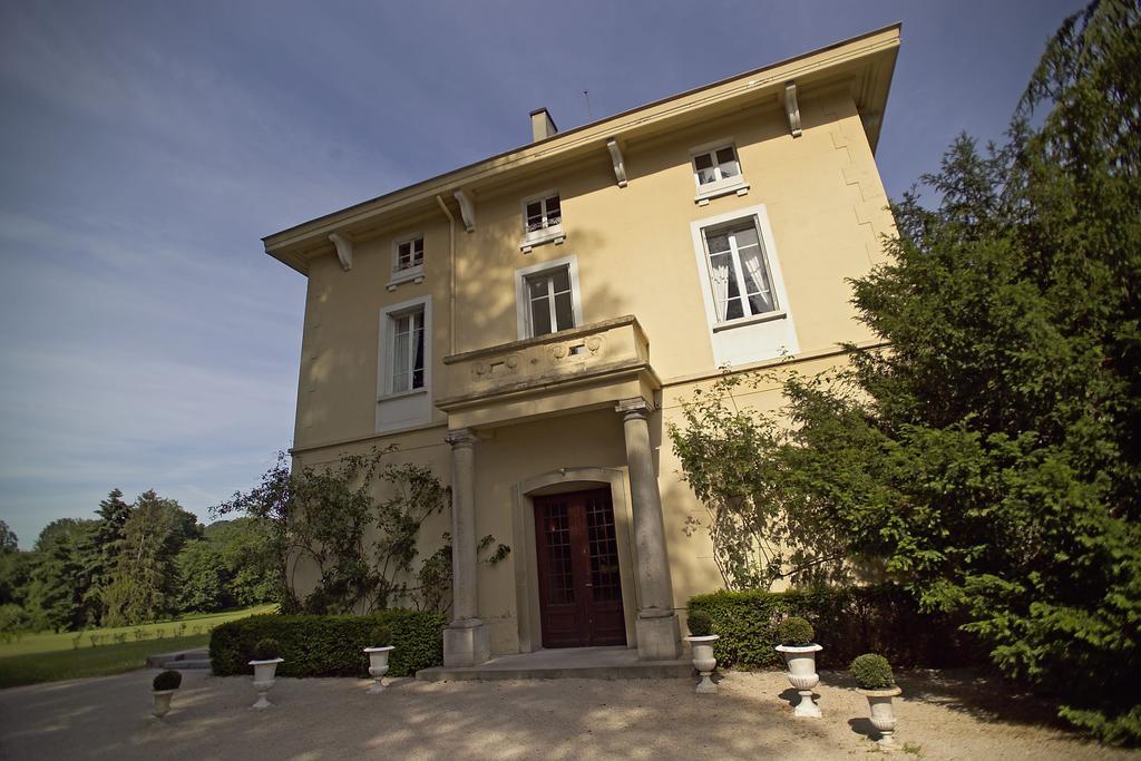 Hotel Domaine Des Sequoias - Les Collectionneurs Ruy-Montceau Esterno foto