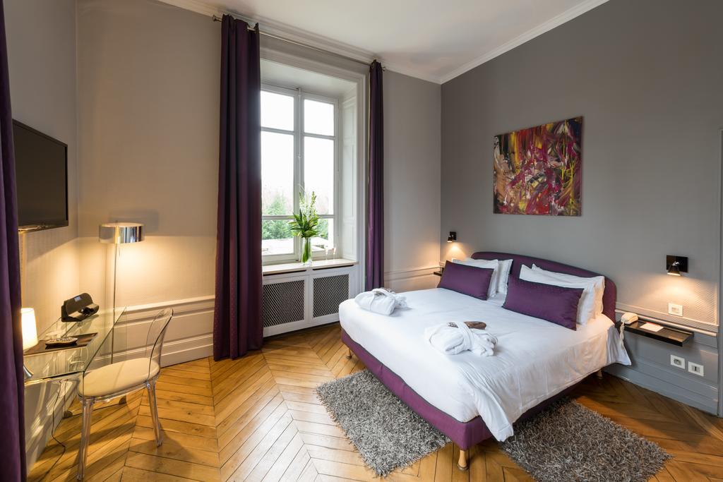 Hotel Domaine Des Sequoias - Les Collectionneurs Ruy-Montceau Esterno foto