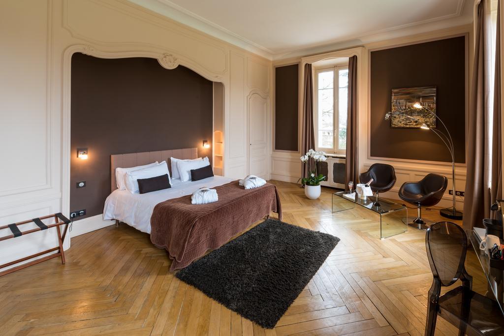 Hotel Domaine Des Sequoias - Les Collectionneurs Ruy-Montceau Esterno foto