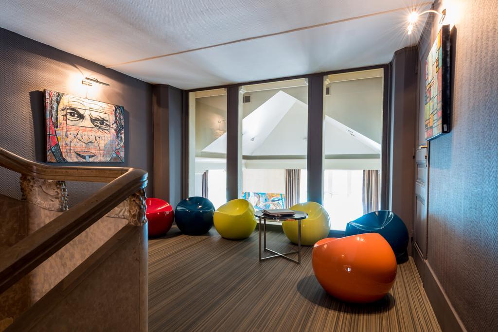 Hotel Domaine Des Sequoias - Les Collectionneurs Ruy-Montceau Esterno foto