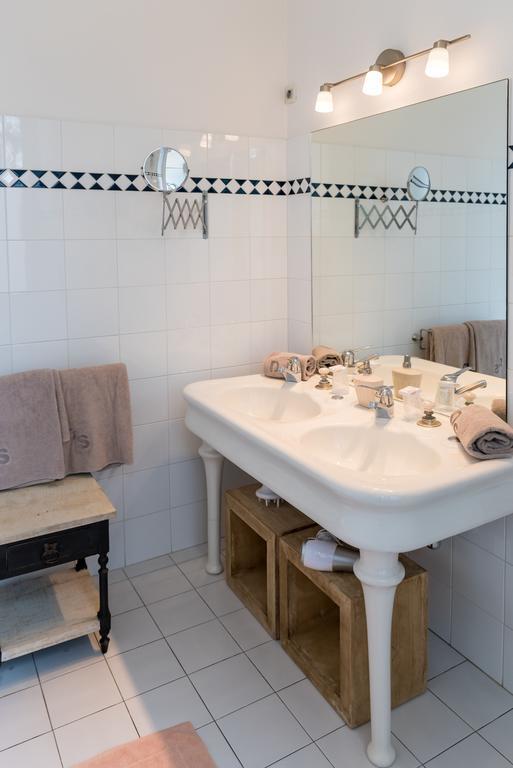 Hotel Domaine Des Sequoias - Les Collectionneurs Ruy-Montceau Esterno foto