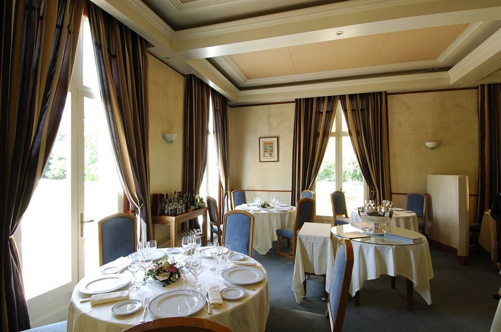 Hotel Domaine Des Sequoias - Les Collectionneurs Ruy-Montceau Esterno foto