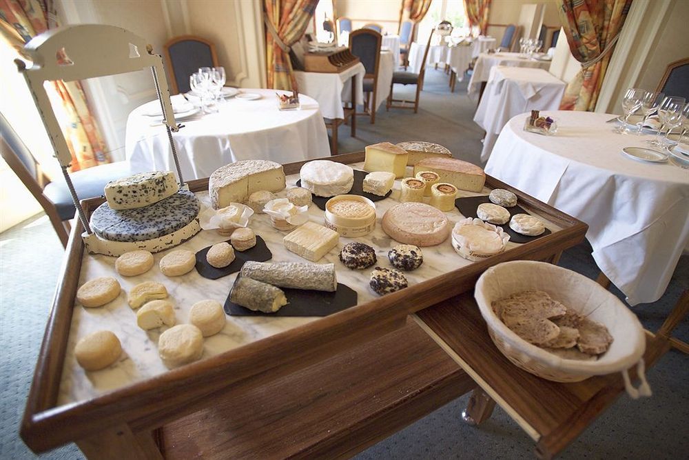 Hotel Domaine Des Sequoias - Les Collectionneurs Ruy-Montceau Esterno foto