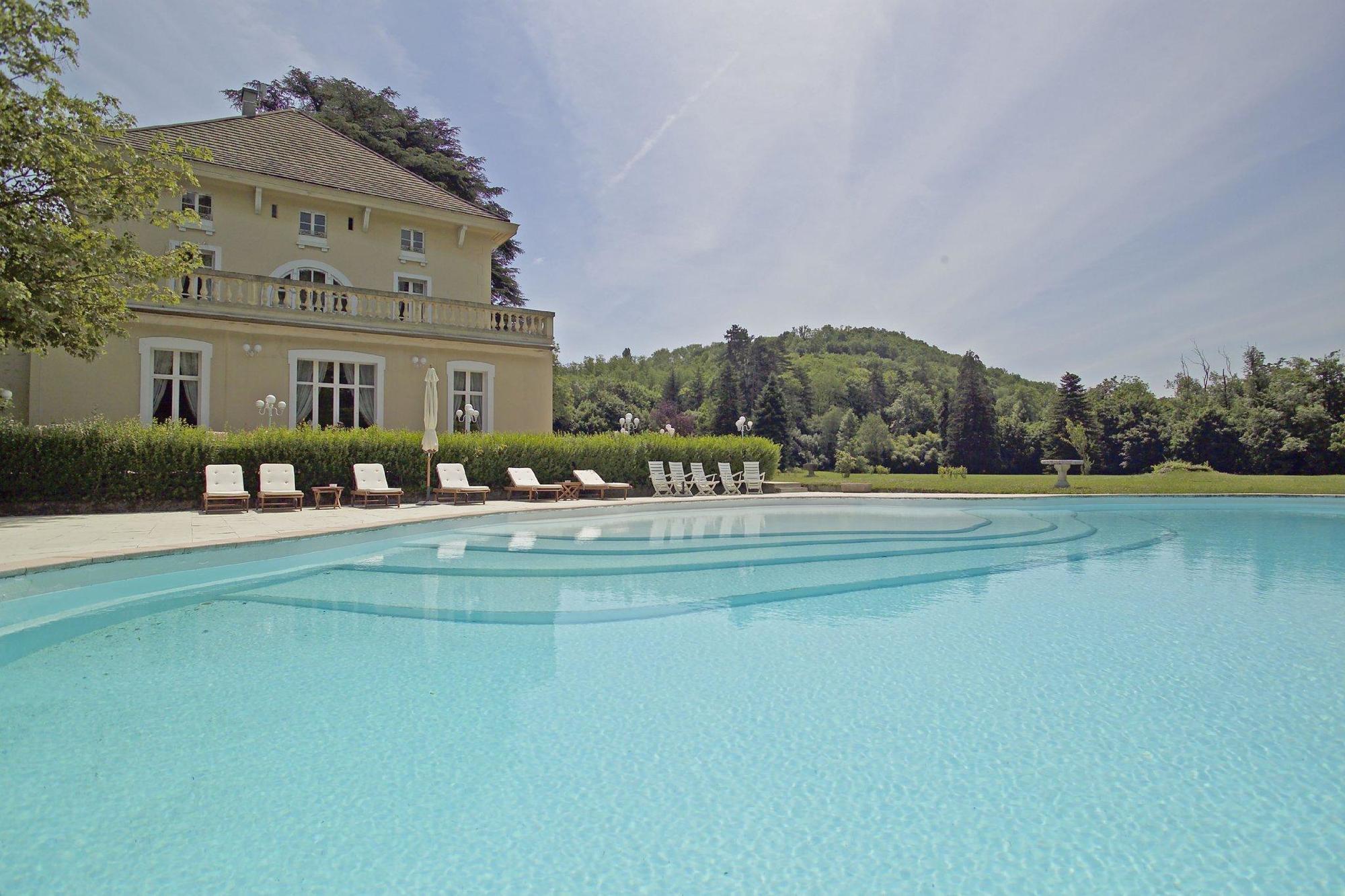 Hotel Domaine Des Sequoias - Les Collectionneurs Ruy-Montceau Esterno foto