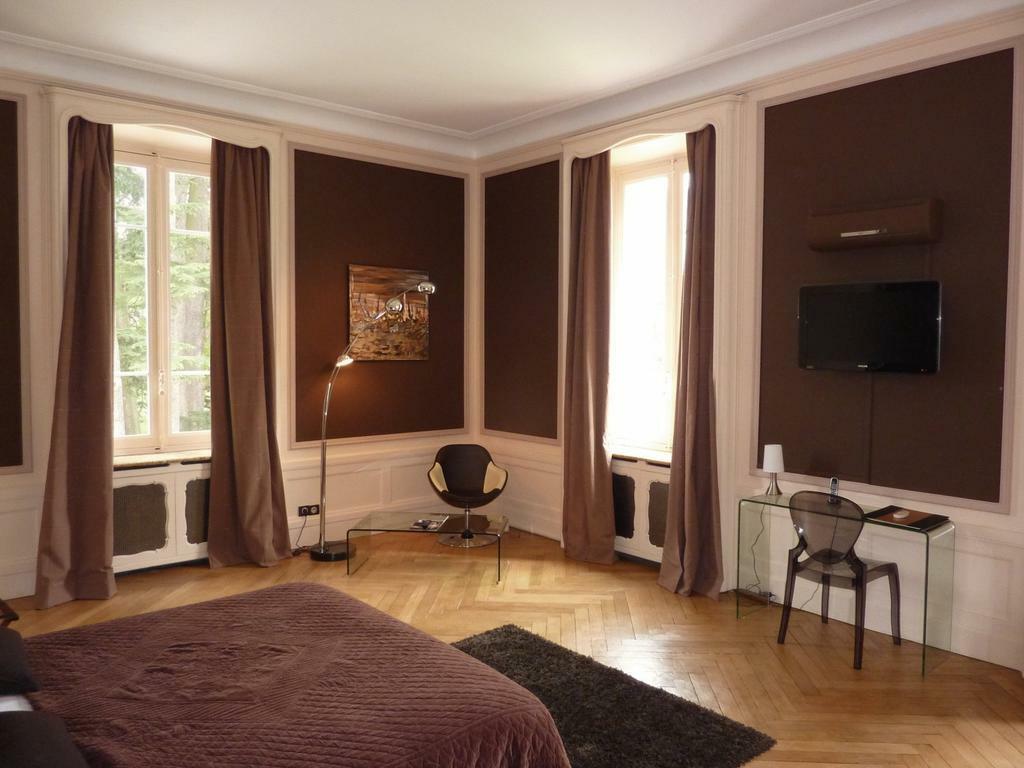 Hotel Domaine Des Sequoias - Les Collectionneurs Ruy-Montceau Esterno foto